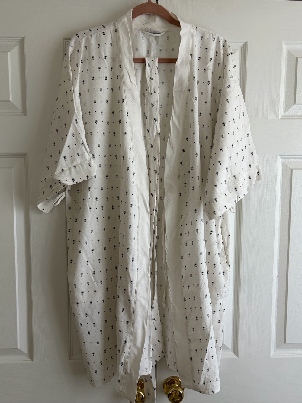 Hearth & Hand Cream Short Sleeve Robe with Tiny Black Motif
